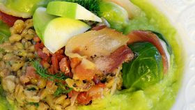 Farro con verdure e speck