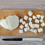 Tagliare la mozzarella