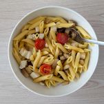 Insalata di pasta nella ciotola