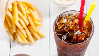Patatine fritte e bibite gassate