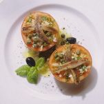 Pomodori ripieni con acciughe