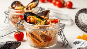 Ricetta barattolini di cous cous con cozze Nieddittas e pomodorini
