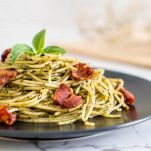 Pasta pesto di pistacchi e pancetta