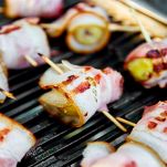 Involtini di ananas e pancetta in cottura