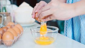Come rompere le uova senza sbagliare