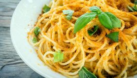 Spaghetti limone e bottarga: Mediterraneo nel piatto