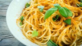 Spaghetti limone e bottarga: Mediterraneo nel piatto