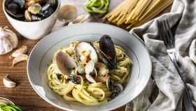 Spaghetti crema di zucchine e frutti di mare