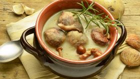 Zuppa di castagne, funghi e patate