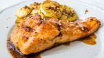 Filetto di salmone con salsa di miele e senape