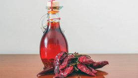 Olio piccante con peperoncino in polvere
