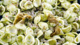 Orecchiette con carciofi e salsiccia