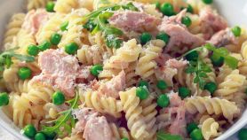 Fusilli al salmone, piselli e panna
