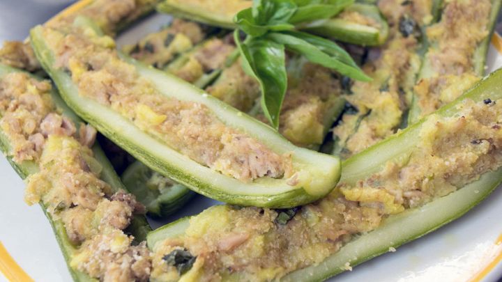 Zucchine ripiene con capperi e tonno senza uova