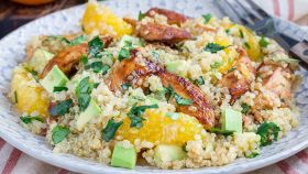 Insalata di quinoa e pollo con arance