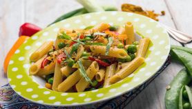Pasta con verdure e curcuma
