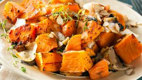 Patate dolci al forno con cipolle e mandorle