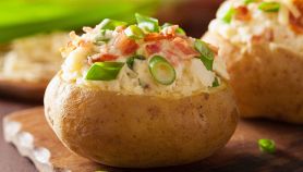 Patate ripiene al forno con pancetta e formaggio