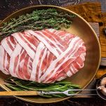 Polpettone di pollo con prosciutto crudo a copertura