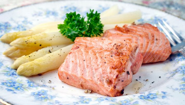 Ricetta Asparagi bianchi e salmone - Le Ricette di Buonissimo