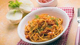 Spaghetti coi finocchi e salsa di pomodoro