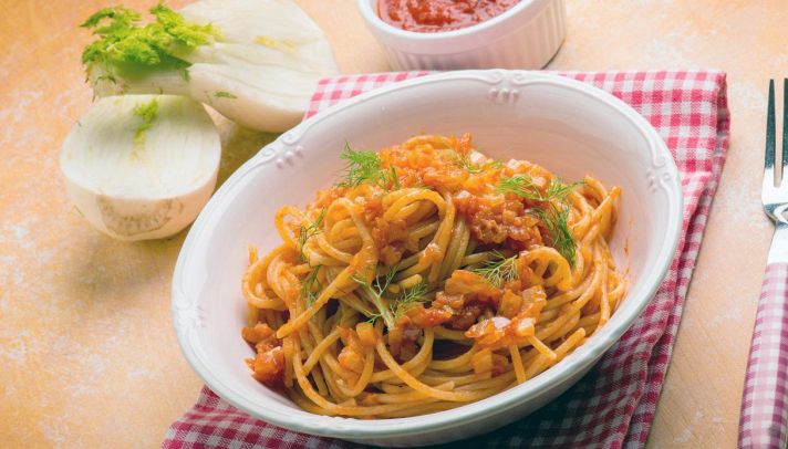 Ricetta Spaghetti con finocchi e salsa di pomodoro