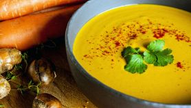 Vellutata di carote e curcuma con castagne