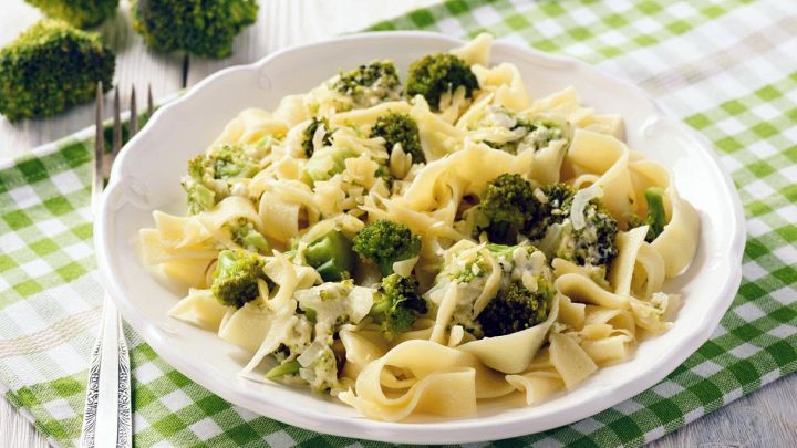 Tagliatelle broccoli e acciughe