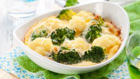 Broccoli e cavolfiori gratinati al forno con formaggio