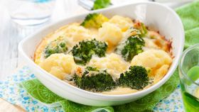 Broccoli e cavolfiori gratinati al forno con formaggio