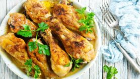 Cosce di pollo al forno con limone e paprika