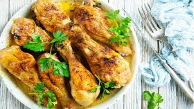 Cosce di pollo al forno con limone e paprika