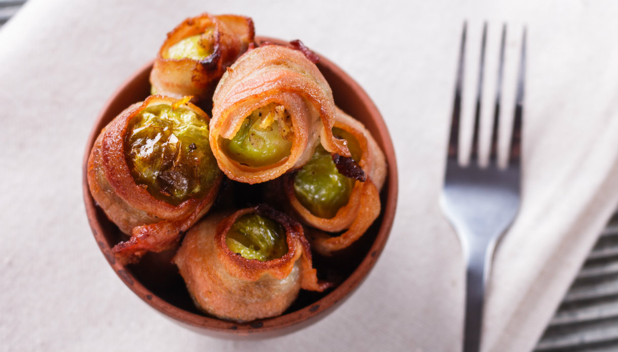 Involtini di cavolini di Bruxelles al bacon