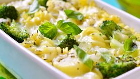 Pasta al forno con broccoli e formaggio fuso