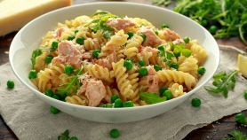 Pasta con salmone e piselli