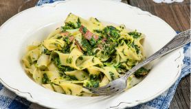Pasta con spinaci e pancetta