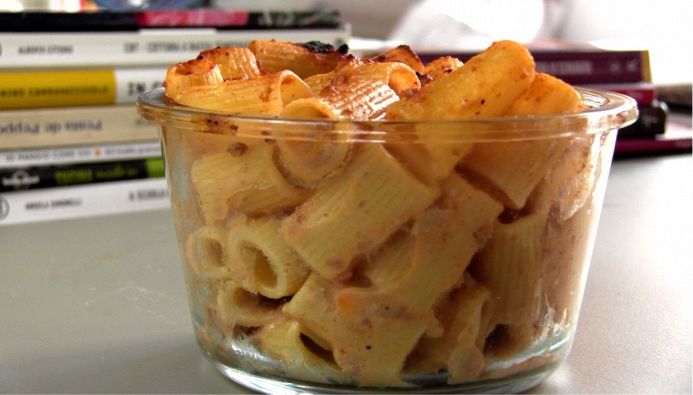 Pasta al forno con besciamella e ragù