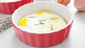 Uova al forno con timo e rosmarino