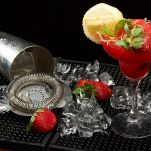 Caipirinha alla fragola appena preparata