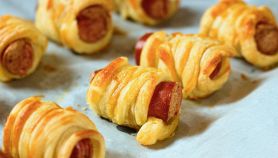 Involtini di pasta sfoglia e wurstel