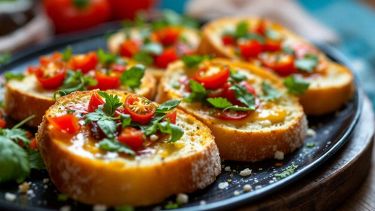 Acquasale pronta da gustare nel piatto da portata.