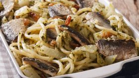 Ricetta pasta con le sarde e finocchietto selvatico