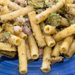 pasta-pesto-pistacchi-zucchine-pancetta