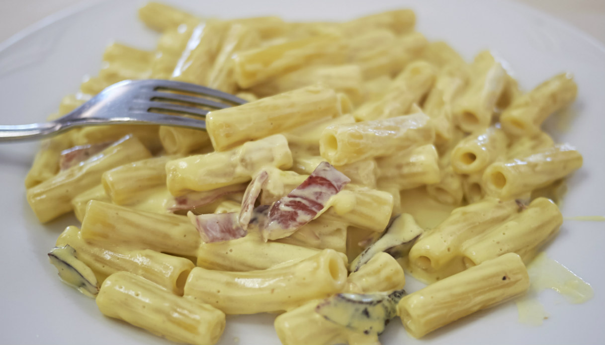 Ricetta Penne Panna Speck E Zafferano Le Ricette Di Buonissimo