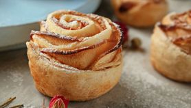 Roselline di pasta sfoglia con le mele