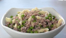 Strozzapreti con carne trita e piselli