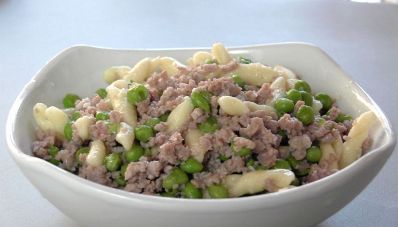 Strozzapreti con carne trita e piselli