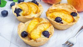 Tortini alle pesche e mirtilli
