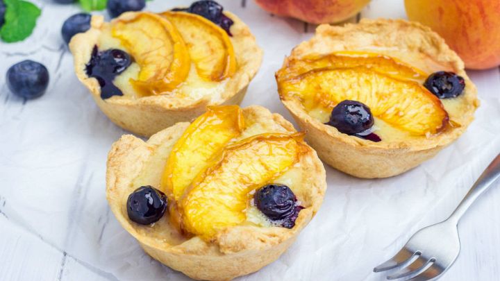 Tortini alle pesche e mirtilli