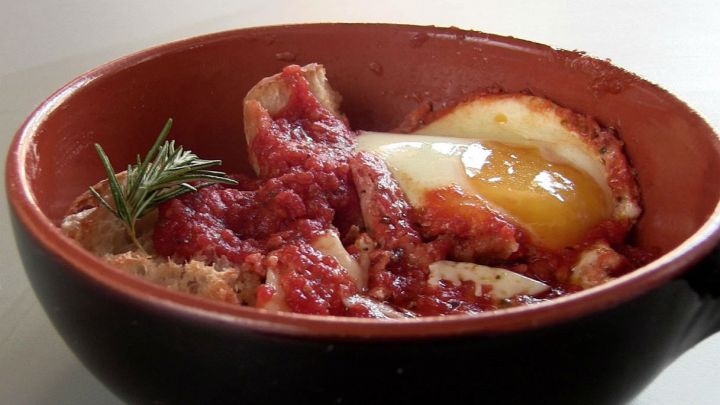 Uova al pomodoro in padella